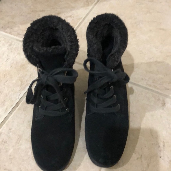 Size 6. Suede ankle wedge boots. - Picture 3 of 5